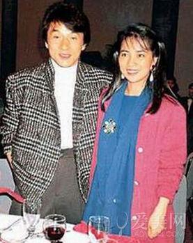 成龙和林凤娇搞笑视频,笑料百出，欢乐无限